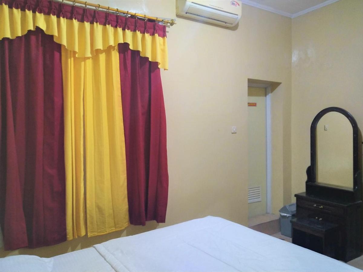 Hotel Pekalongan Syariah Mitra Reddoorz Ngoại thất bức ảnh