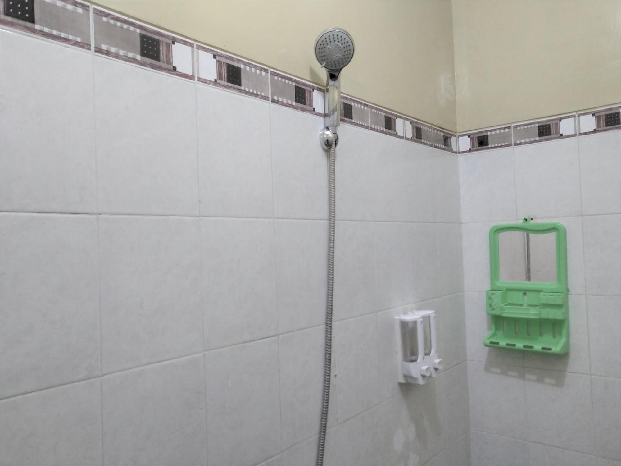 Hotel Pekalongan Syariah Mitra Reddoorz Phòng bức ảnh