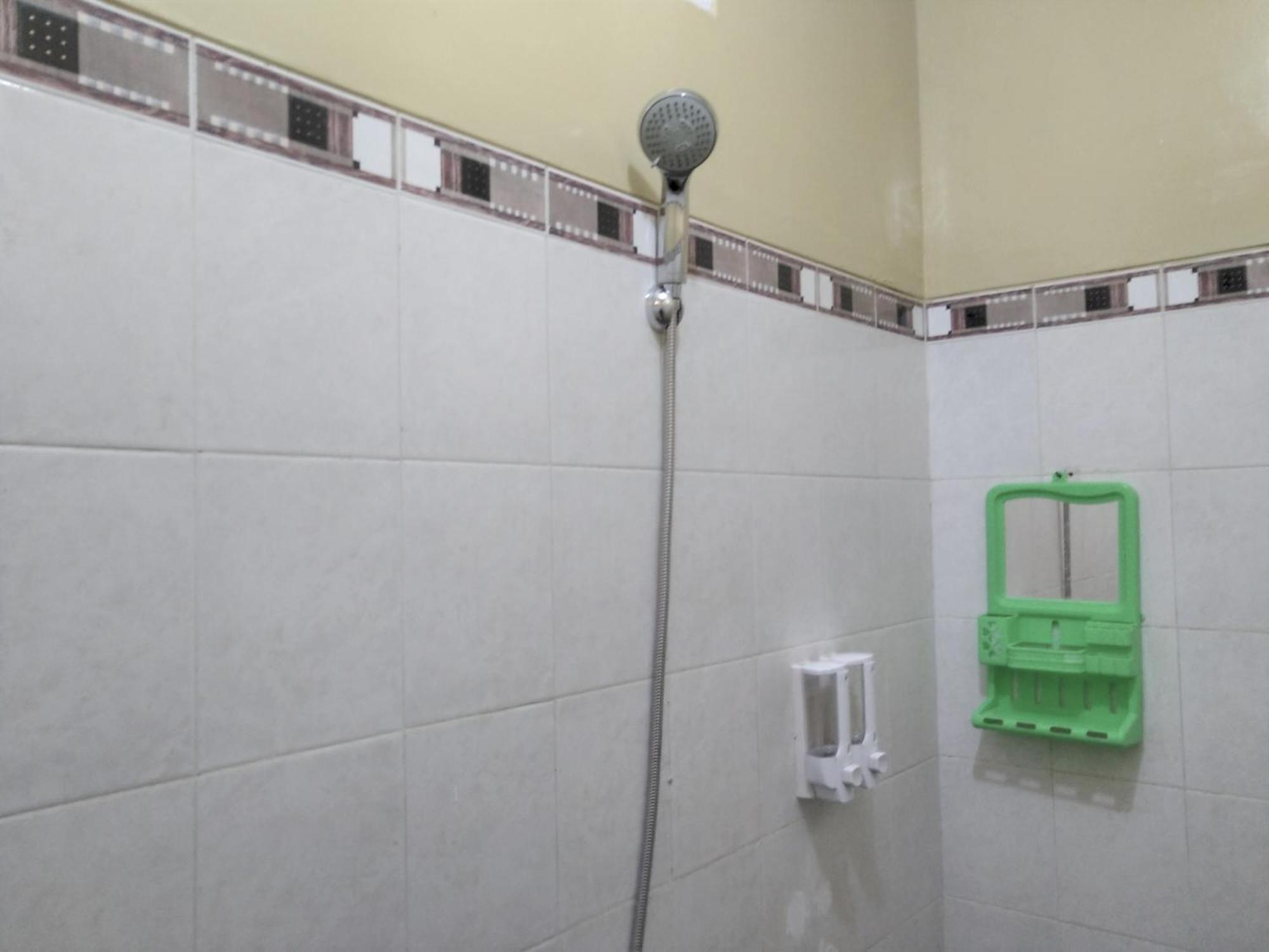 Hotel Pekalongan Syariah Mitra Reddoorz Phòng bức ảnh